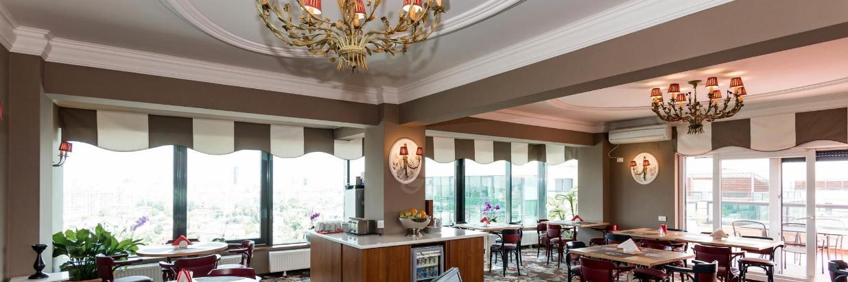 restaurant-breakfast-room--v13153203-2000.jpg